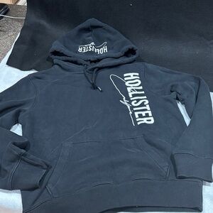 Hollister Men's Black Hoodie Sweater